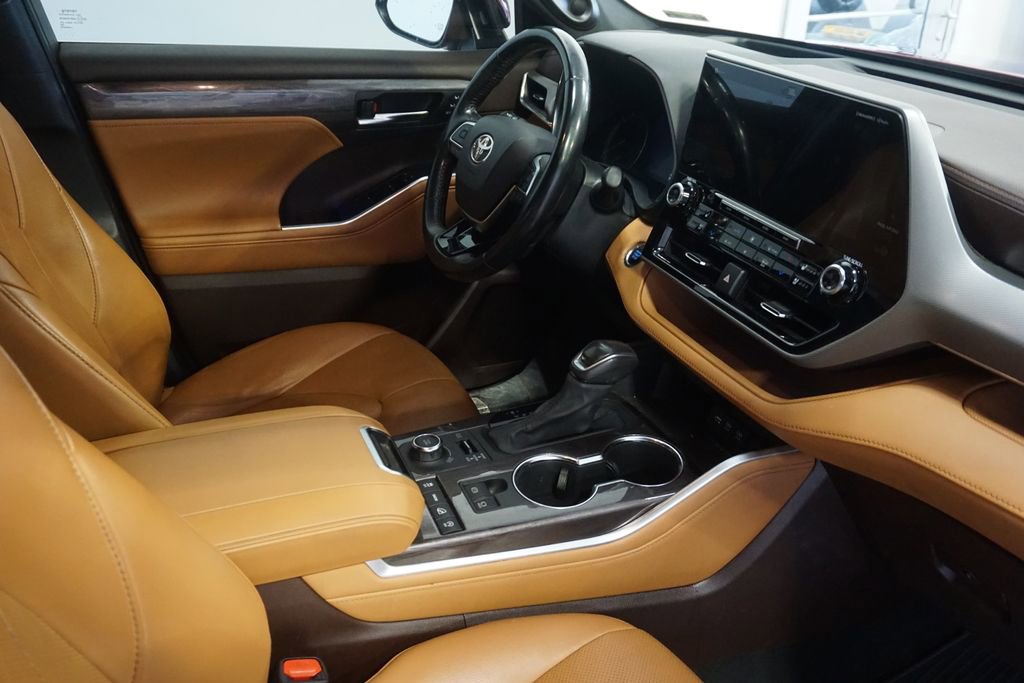 Used 2020 Toyota Highlander Platinum image 26