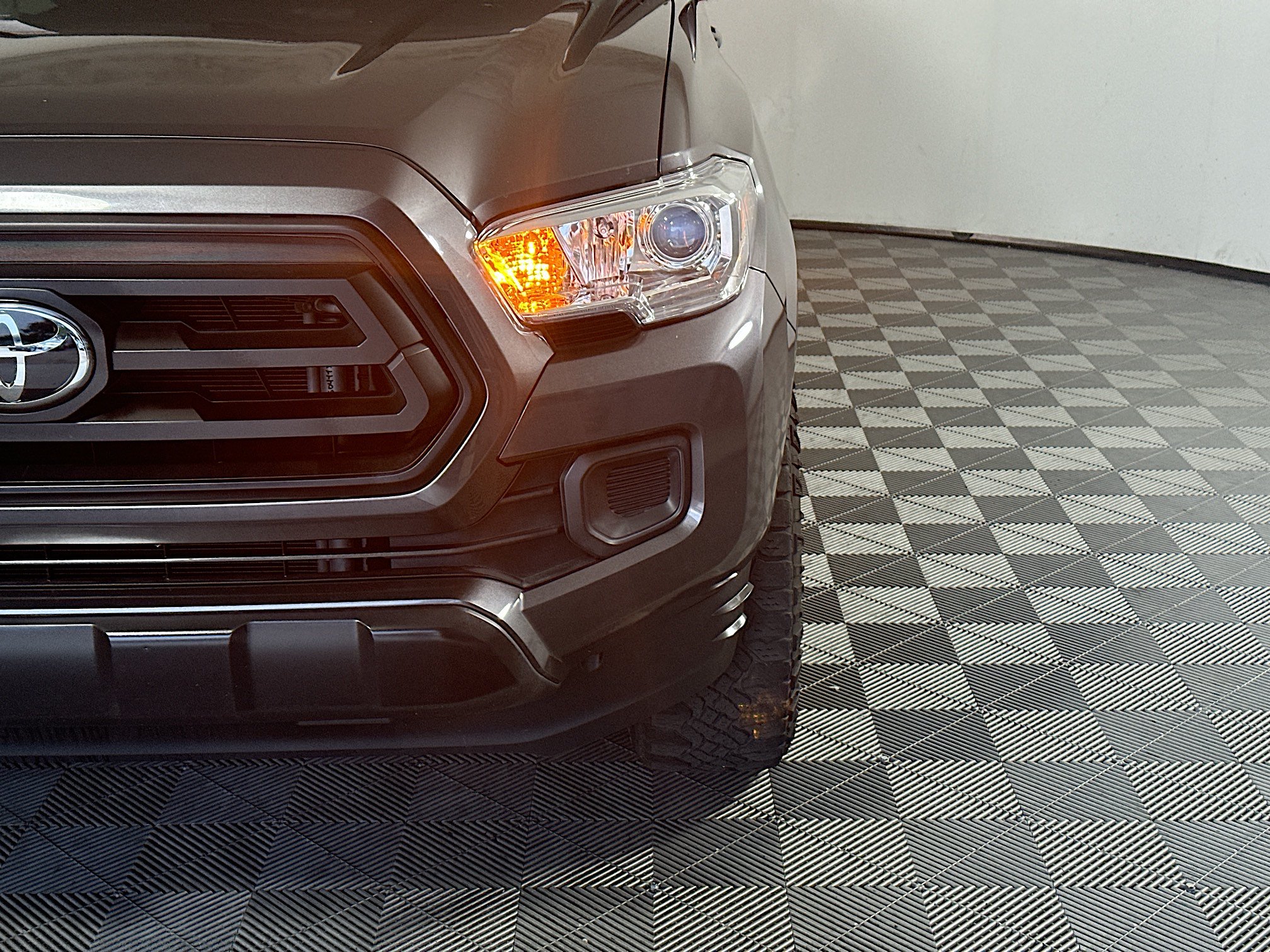Used 2023 Toyota Tacoma SR w/ SR Convenience Package RWD image 9