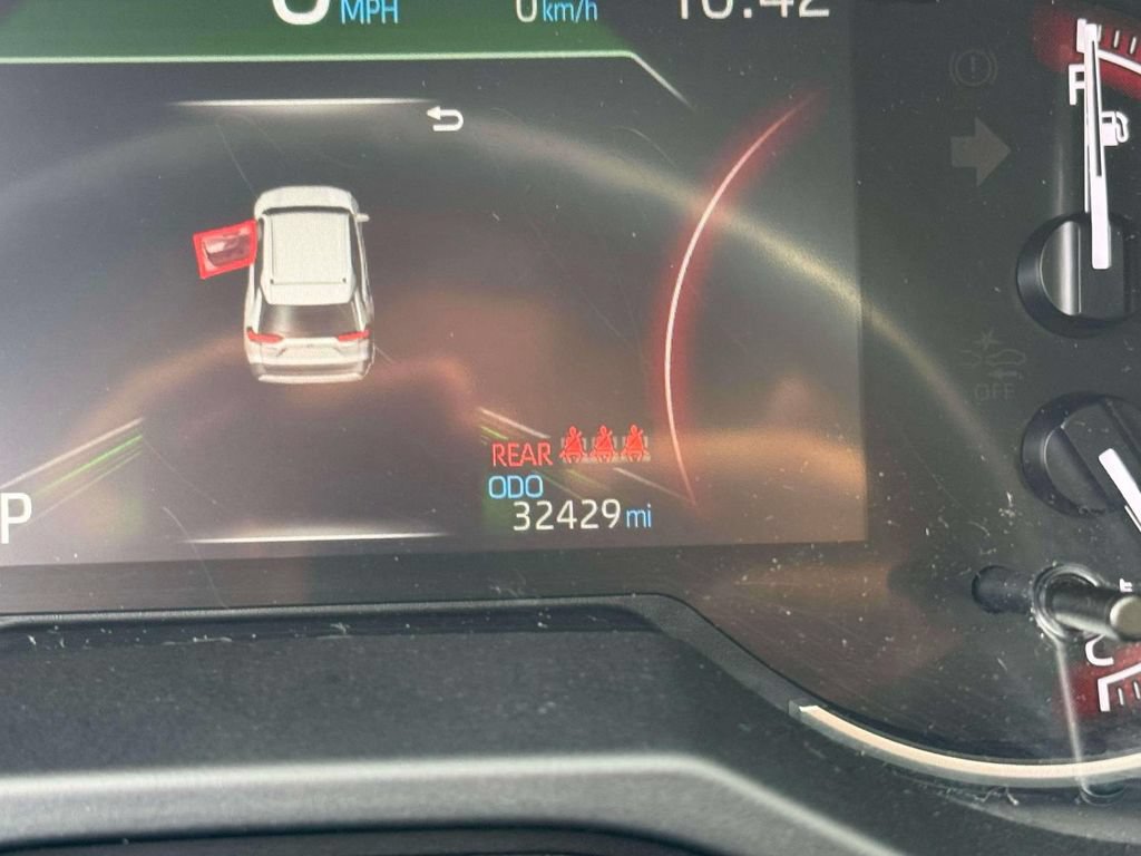 Used 2025 Toyota RAV4 LE AWD/4WD image 27