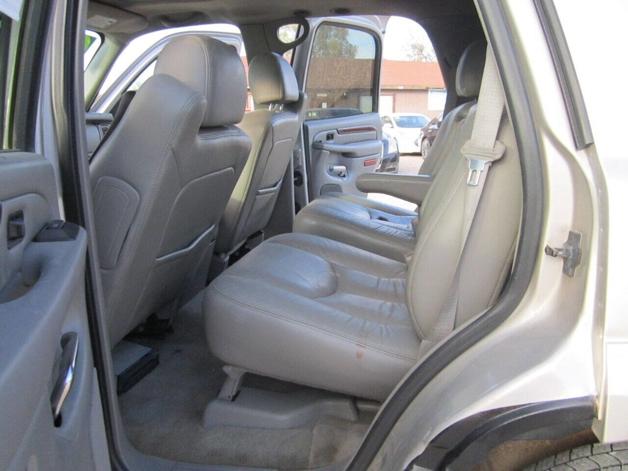 Used 2004 Cadillac Escalade AWD image 8