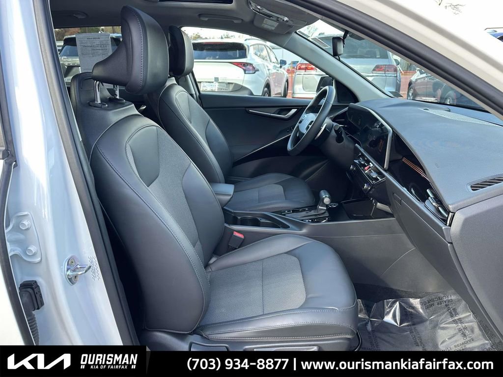 Used 2023 Kia Niro EX Touring image 19