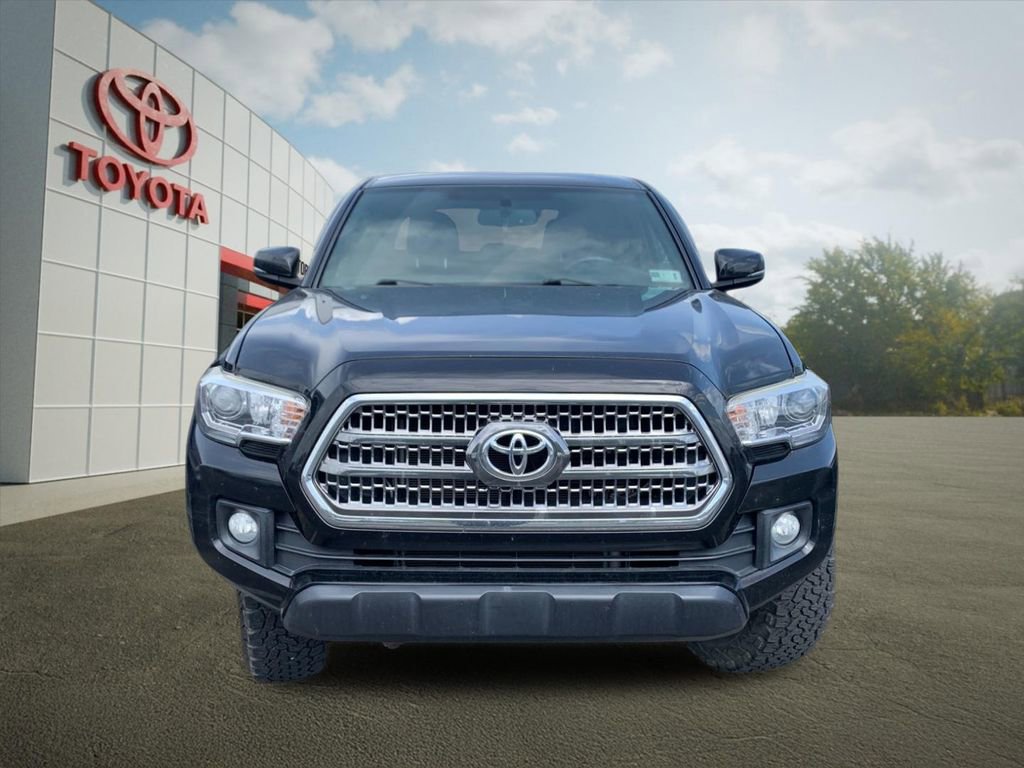 Used 2017 Toyota Tacoma TRD Off-Road w/ Tow Package AWD/4WD image 6