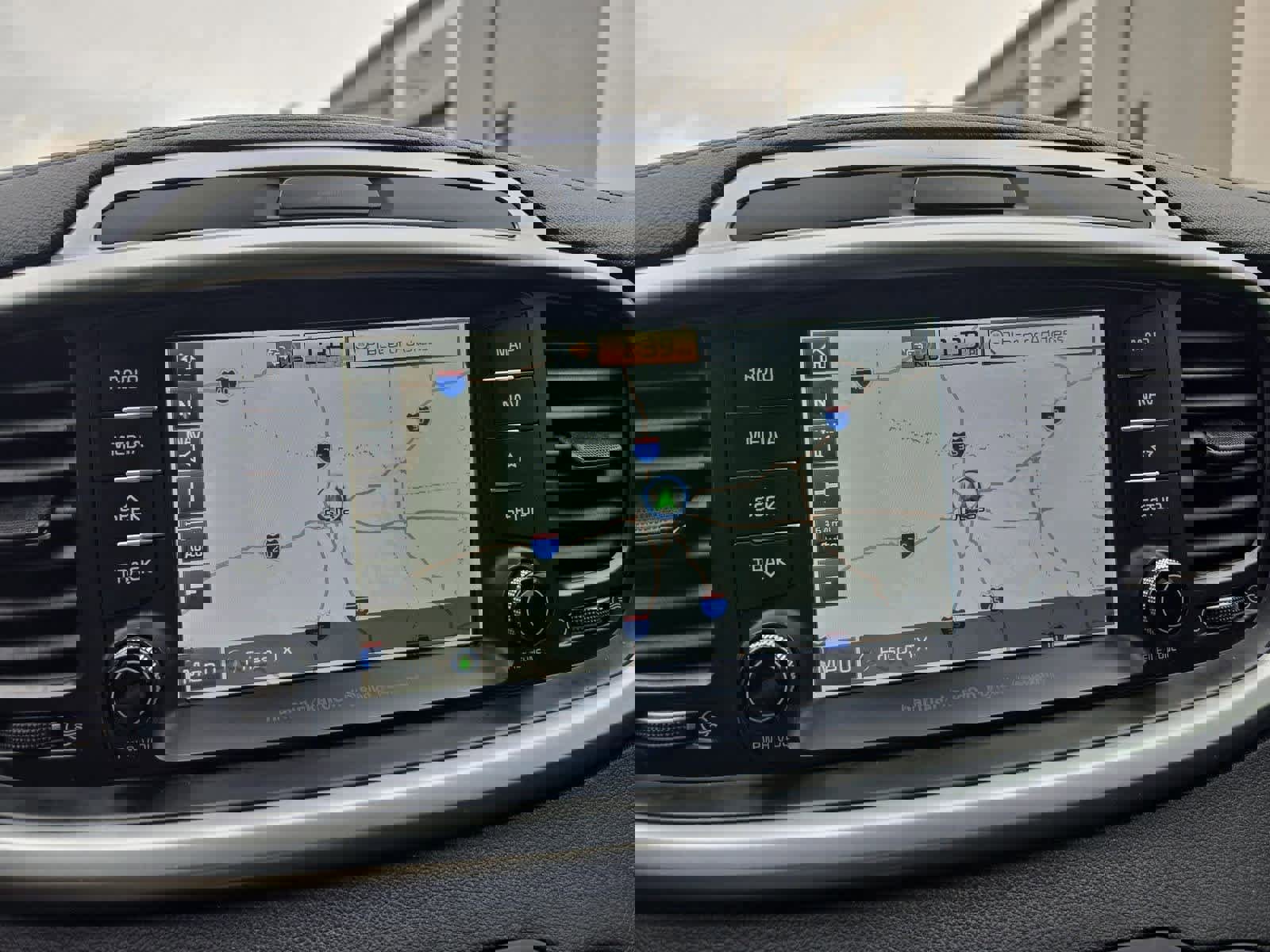 Used 2019 Kia Sorento SX image 30