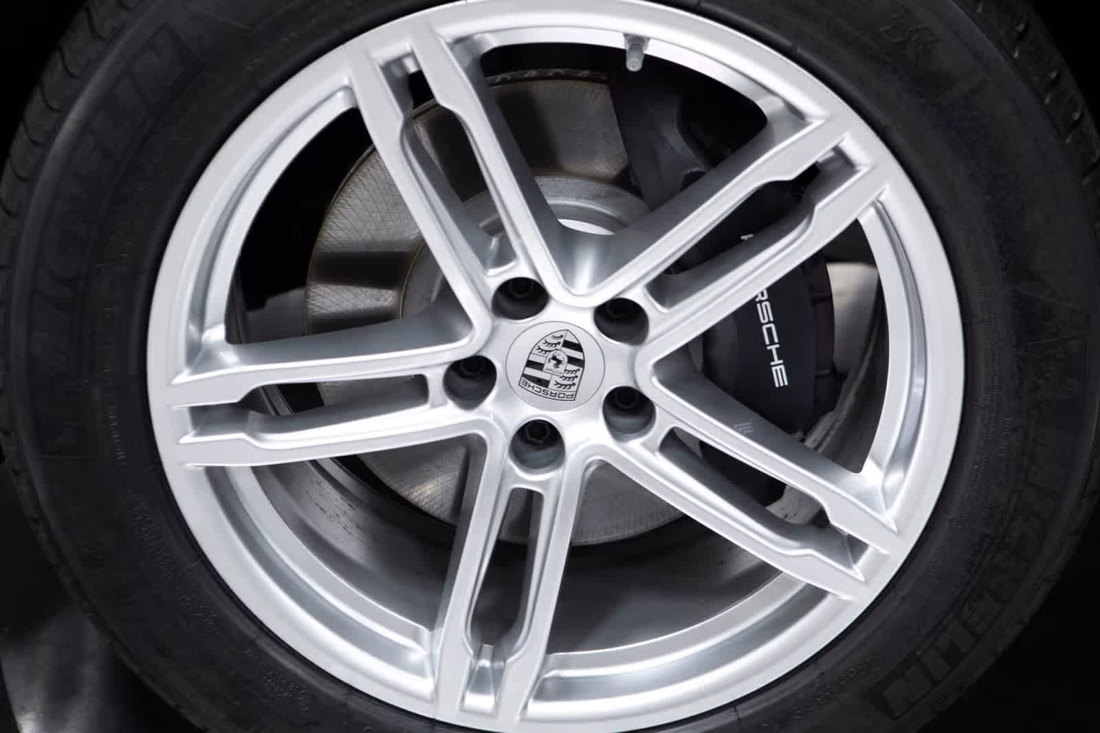 Certified 2026 Porsche Macan AWD/4WD image 11