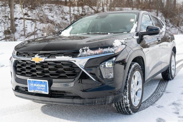 Used 2024 Chevrolet Trax LS w/ LS Convenience Package image 2