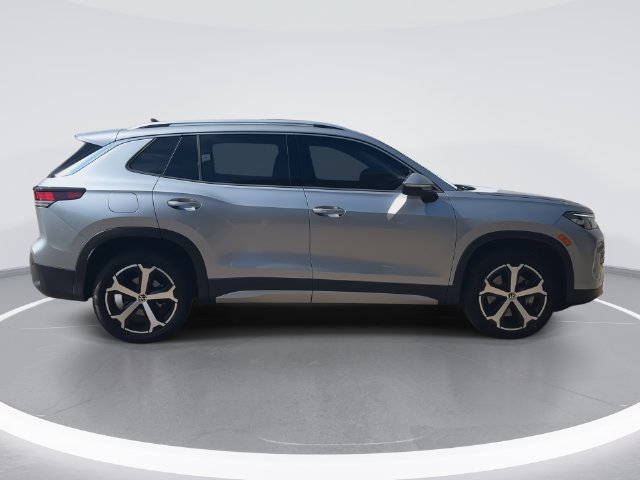 Used 2025 Volkswagen Tiguan SE AWD/4WD image 16