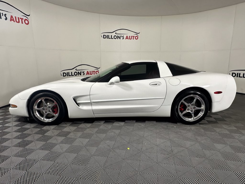 Used 2004 Chevrolet Corvette Coupe w/ Roof Package RWD image 3