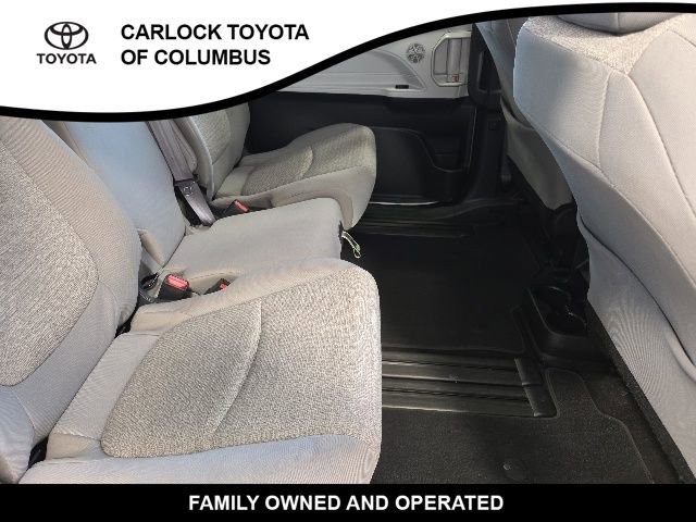 Used 2025 Toyota Sienna LE FWD image 17