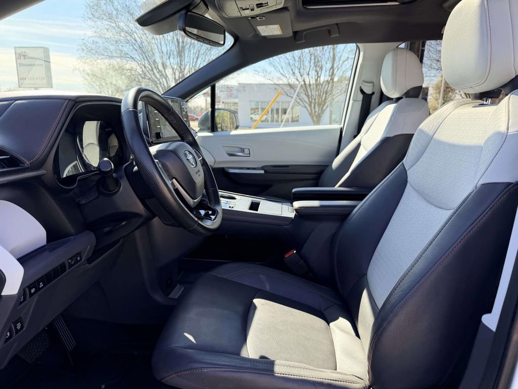Certified 2023 Toyota Sienna XSE w/ XSE Plus Package image 18