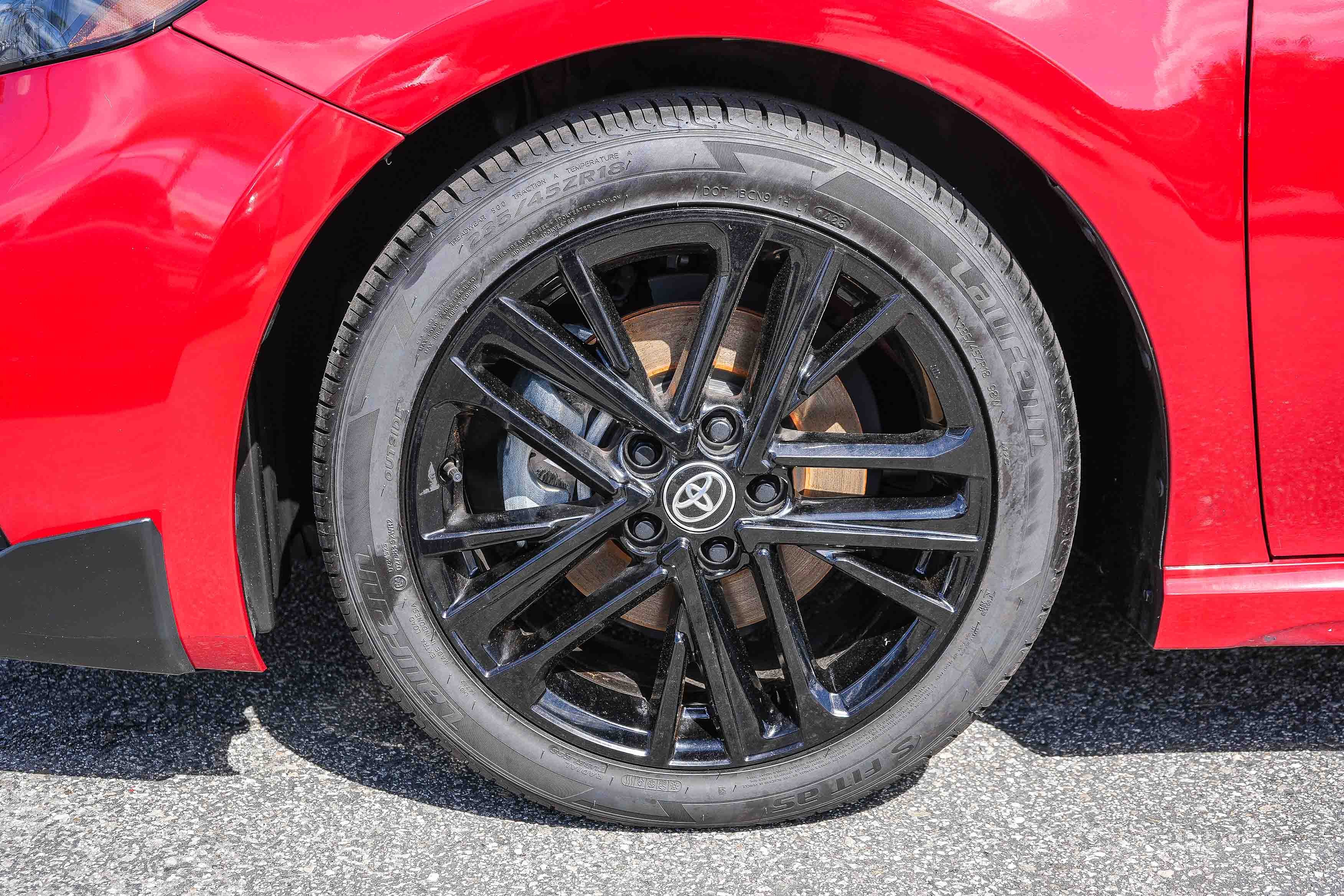 Used 2025 Toyota Camry SE FWD image 13