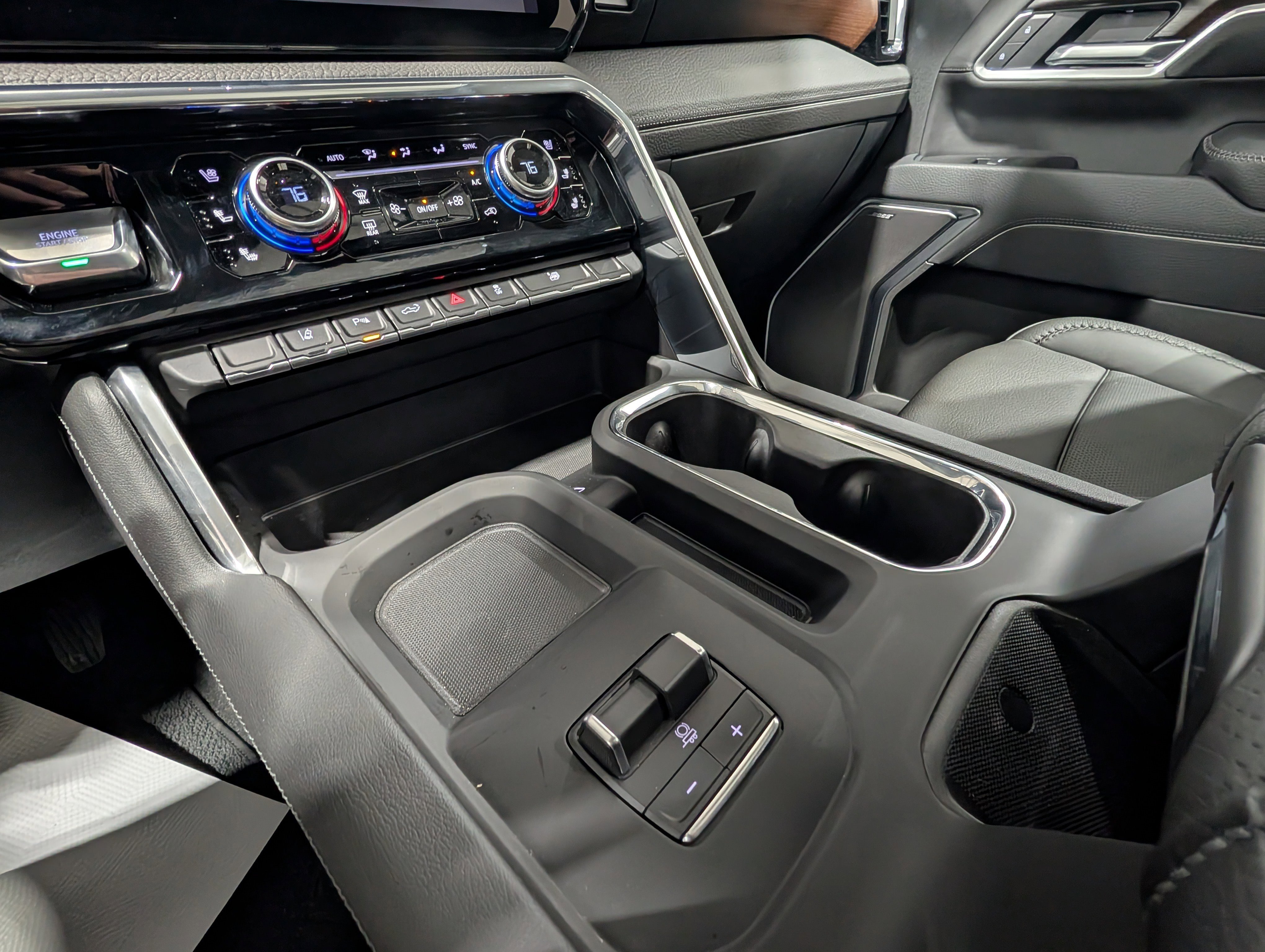 Used 2026 GMC Sierra 3500 Denali w/ Denali Reserve Package image 25