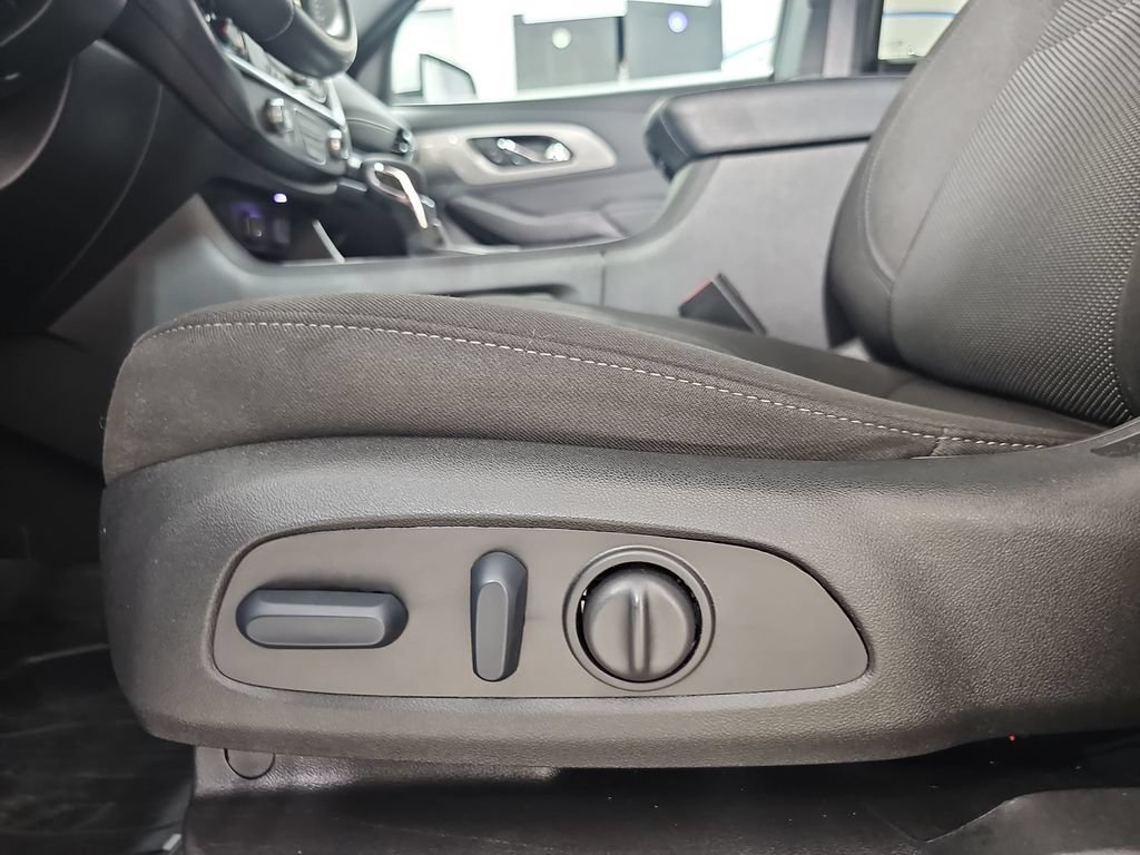 Certified 2023 Chevrolet Traverse LT w/ LPO, Floor Liner Package AWD/4WD image 36