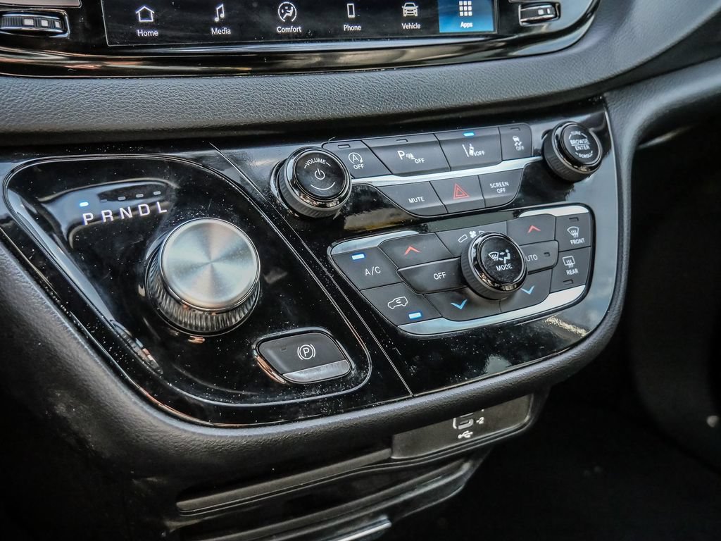 Used 2026 Chrysler Pacifica Select FWD image 53