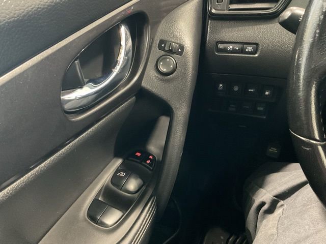 Used 2020 Nissan Rogue SV image 17