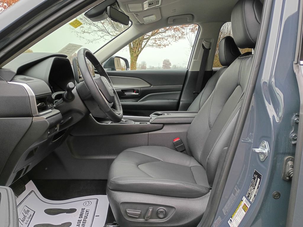 Used 2025 Toyota Grand Highlander AWD image 7