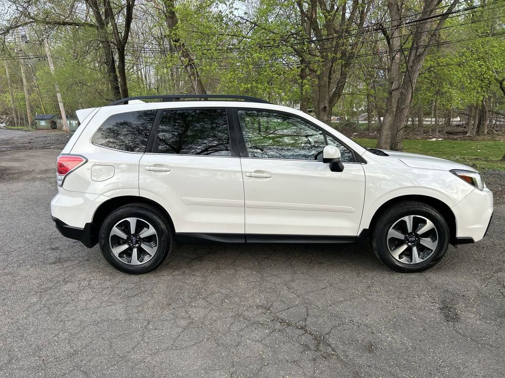 Used 2017 Subaru Forester 2.5i Limited AWD/4WD image 9