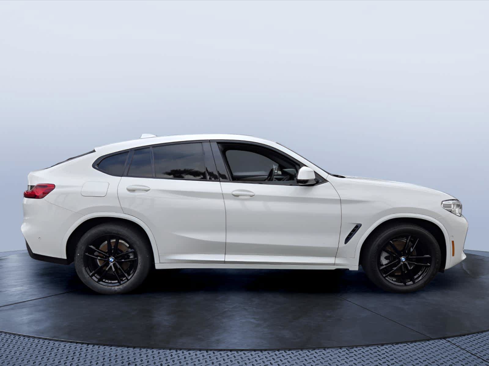 Used 2021 BMW X4 xDrive30i w/ Executive Package AWD/4WD image 2