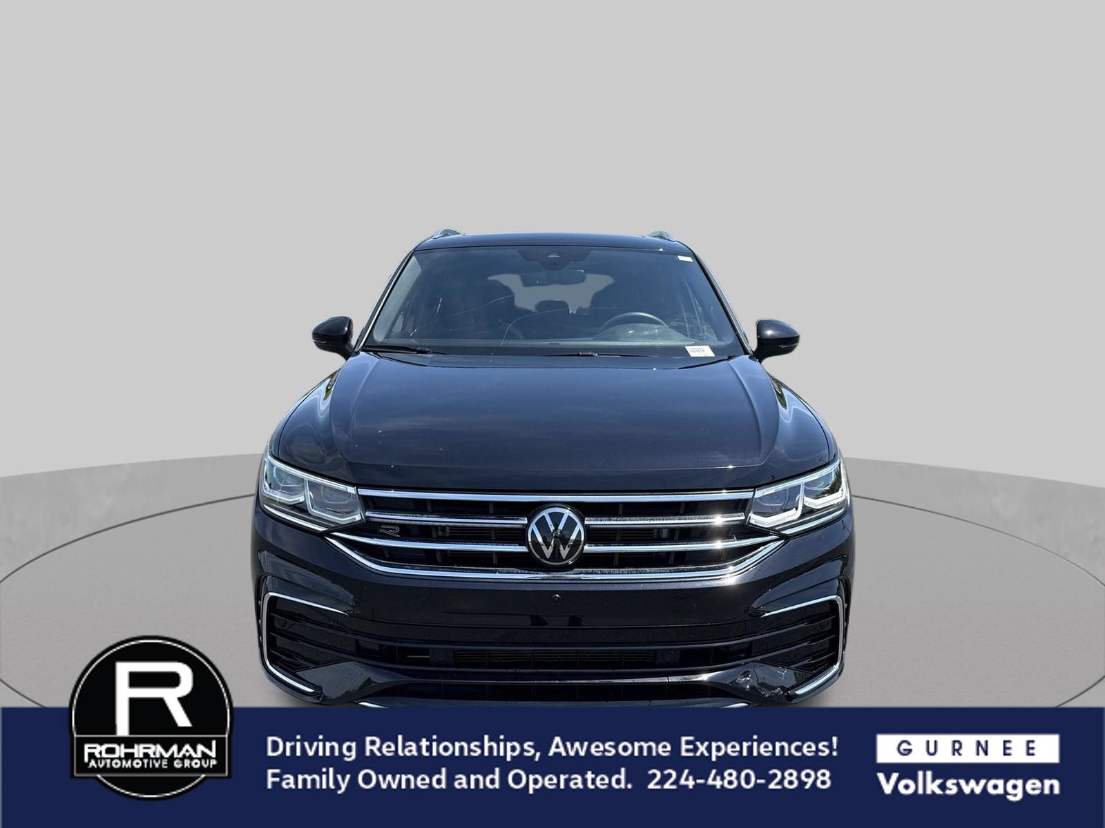 Used 2024 Volkswagen Tiguan SEL R-Line AWD/4WD image 3