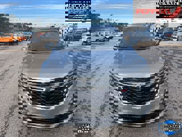 Used 2023 Chevrolet Equinox RS w/ LPO, Floor Liner Package image 9