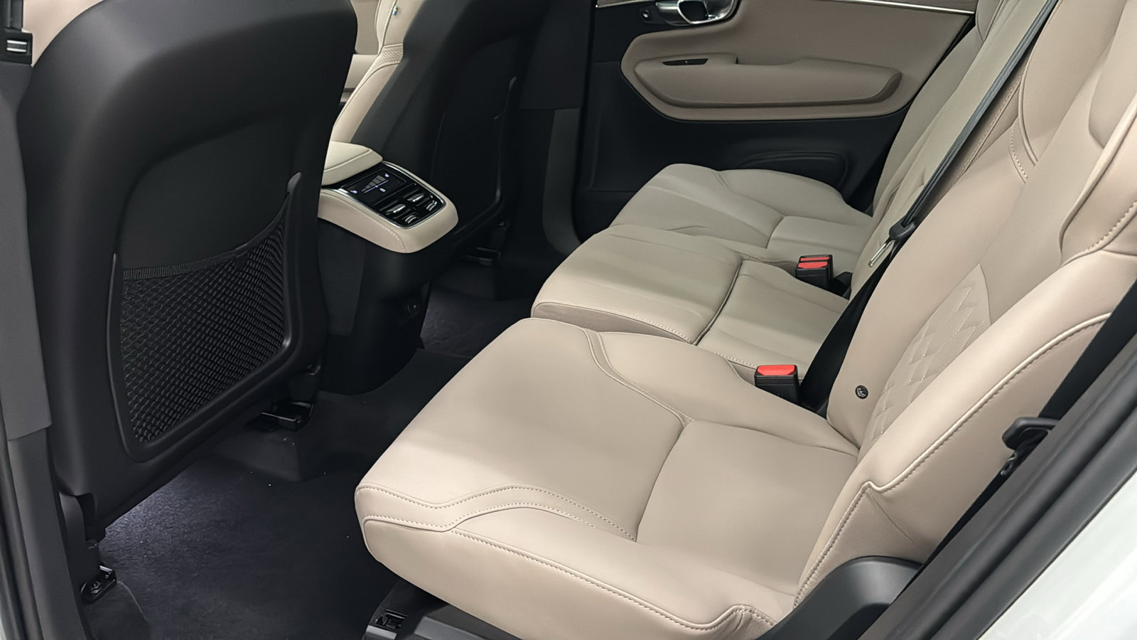 New 2026 Volvo XC90 B6 Plus w/ Protection Package Premier AWD/4WD image 27