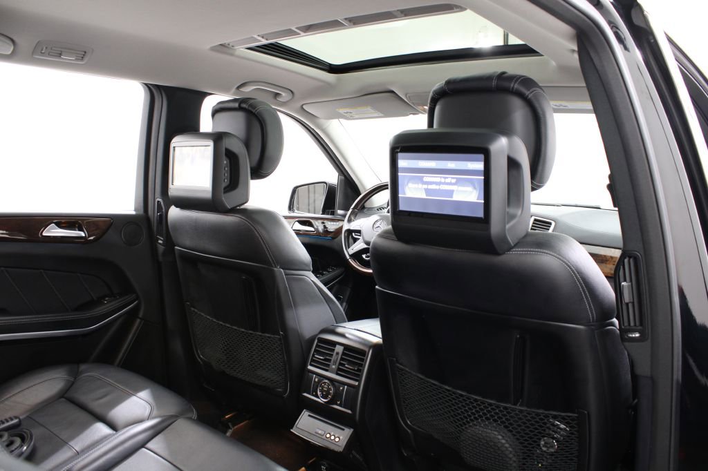 Used 2015 Mercedes-Benz GL 550 4MATIC image 30