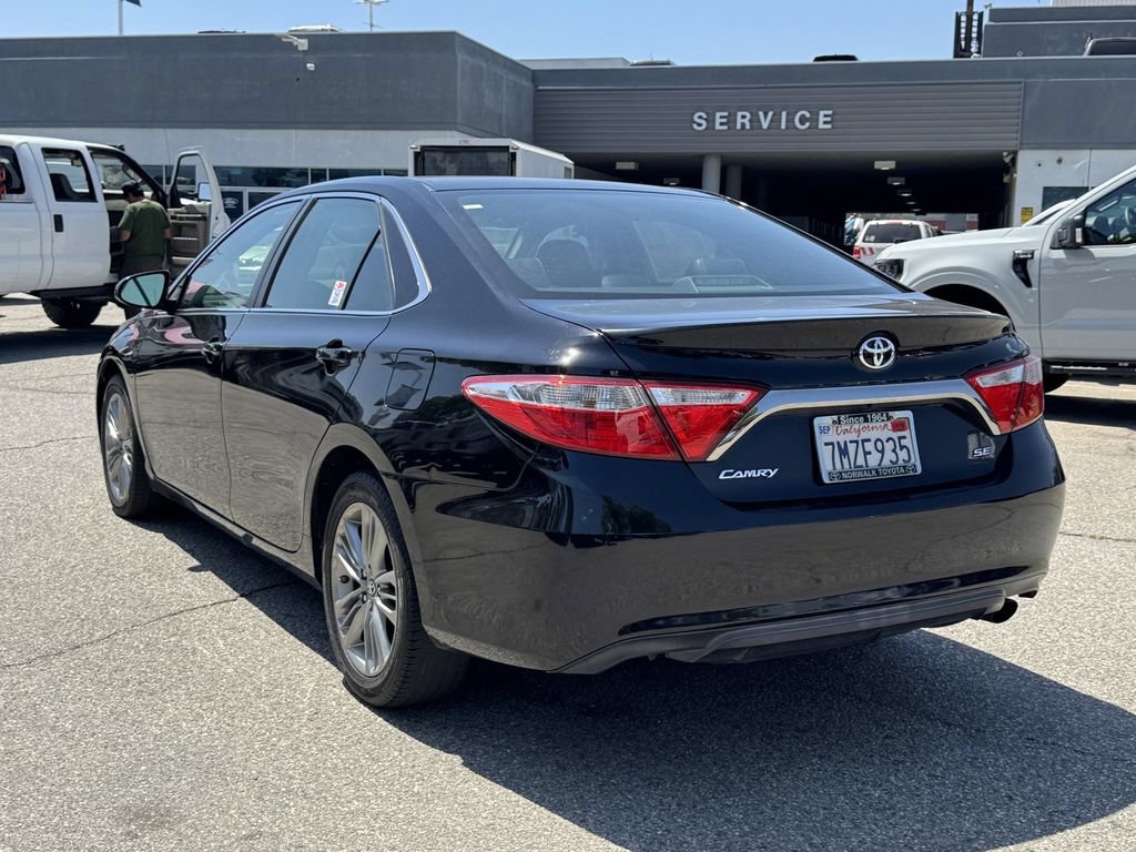 Used 2015 Toyota Camry SE FWD image 4