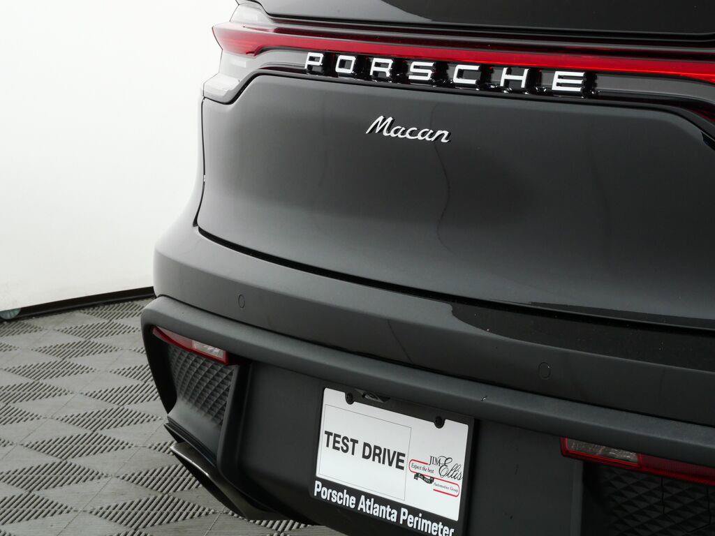 Certified 2026 Porsche Macan AWD/4WD image 35