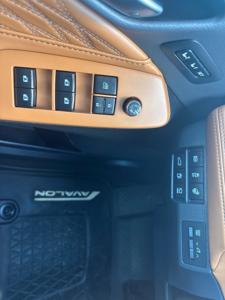 Used 2021 Toyota Avalon Limited w/ Advanced Safety Package FWD image 16
