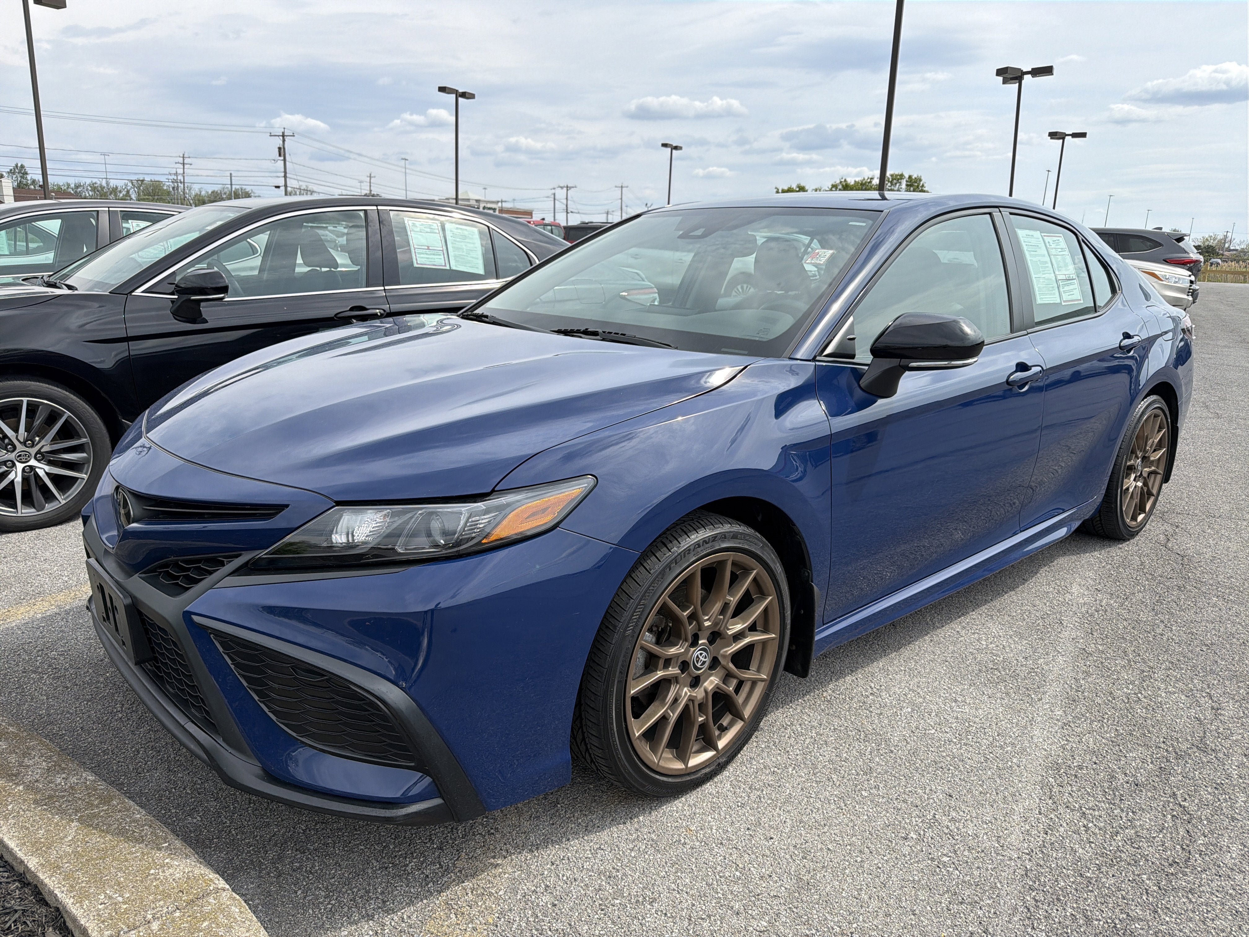 Used 2023 Toyota Camry SE w/ Convenience Package AWD/4WD image 4
