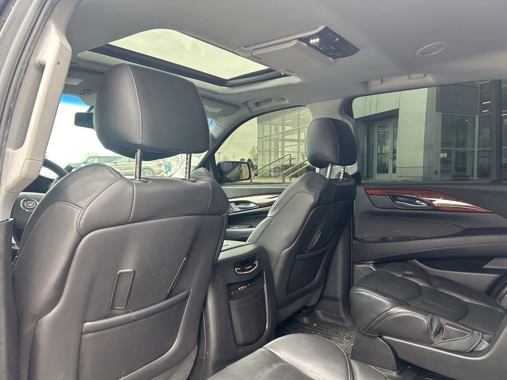 Used 2015 Cadillac Escalade Premium image 12