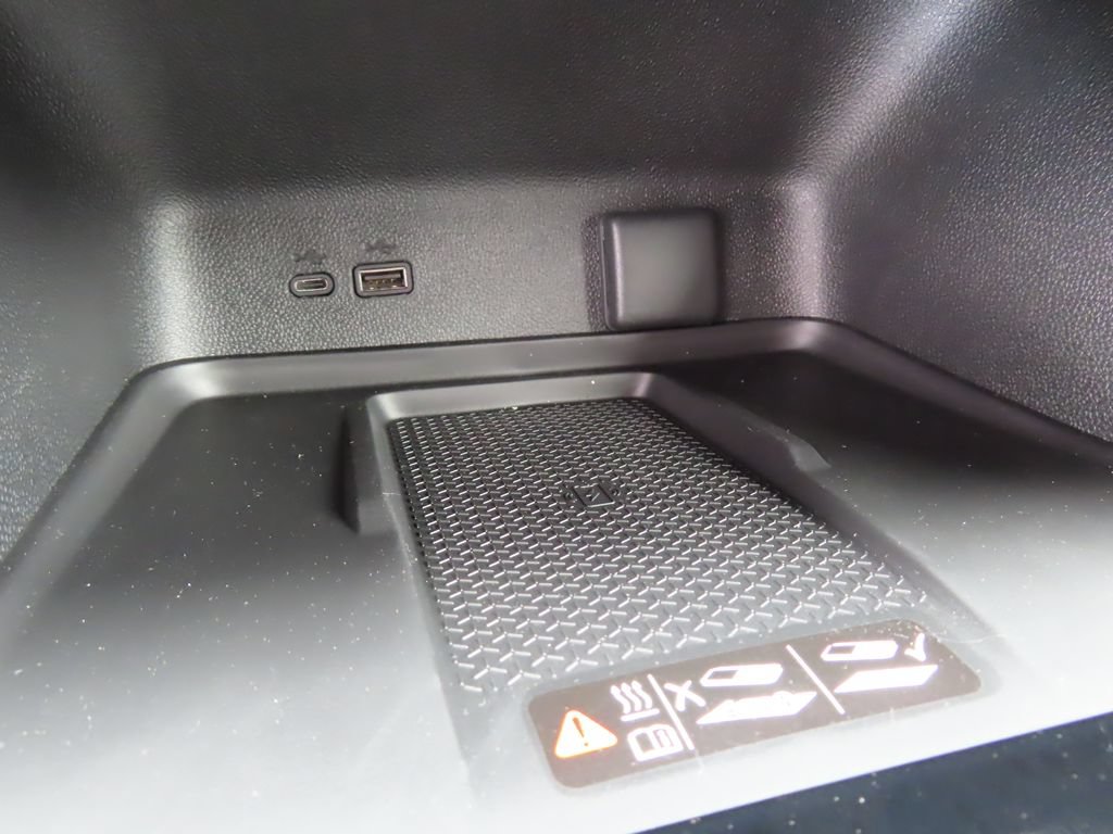 New 2026 Chevrolet Traverse RS w/ LPO, Floor Liner Package AWD/4WD image 12