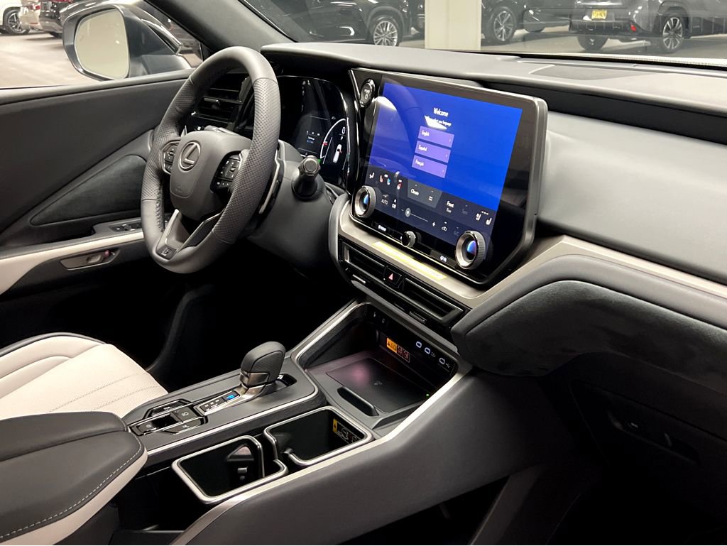New 2026 Lexus TX 500h AWD w/ Technology Package image 32