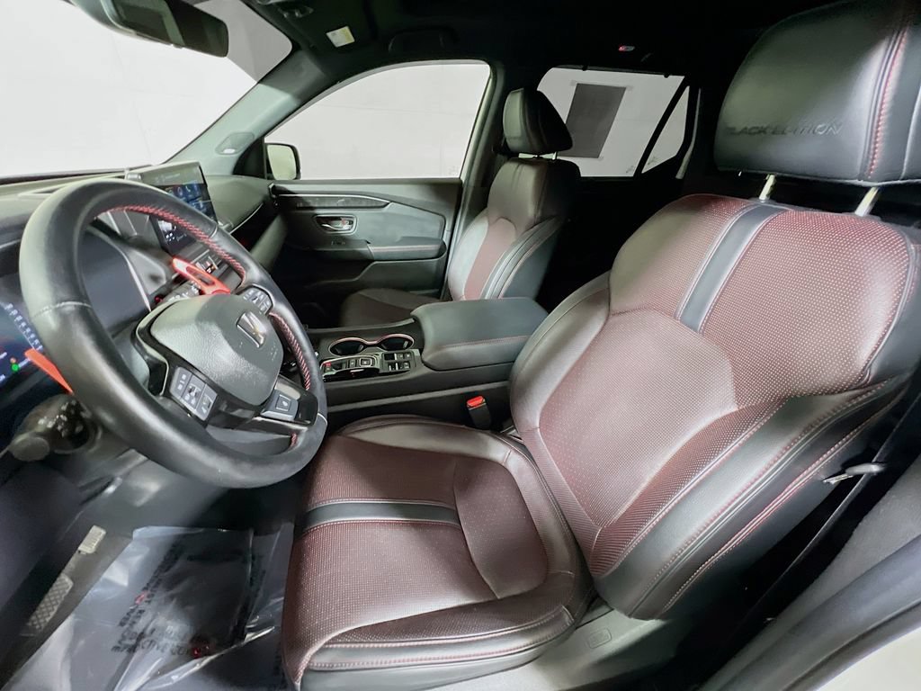 Used 2025 Honda Pilot Black Edition image 19