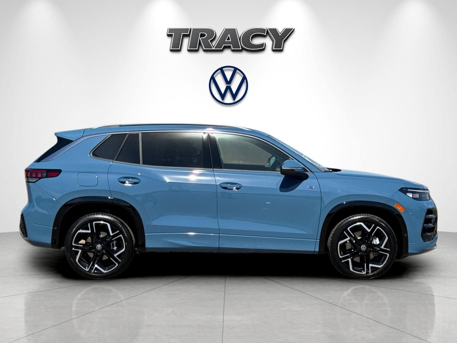 New 2026 Volkswagen Tiguan SEL R-Line AWD/4WD image 3