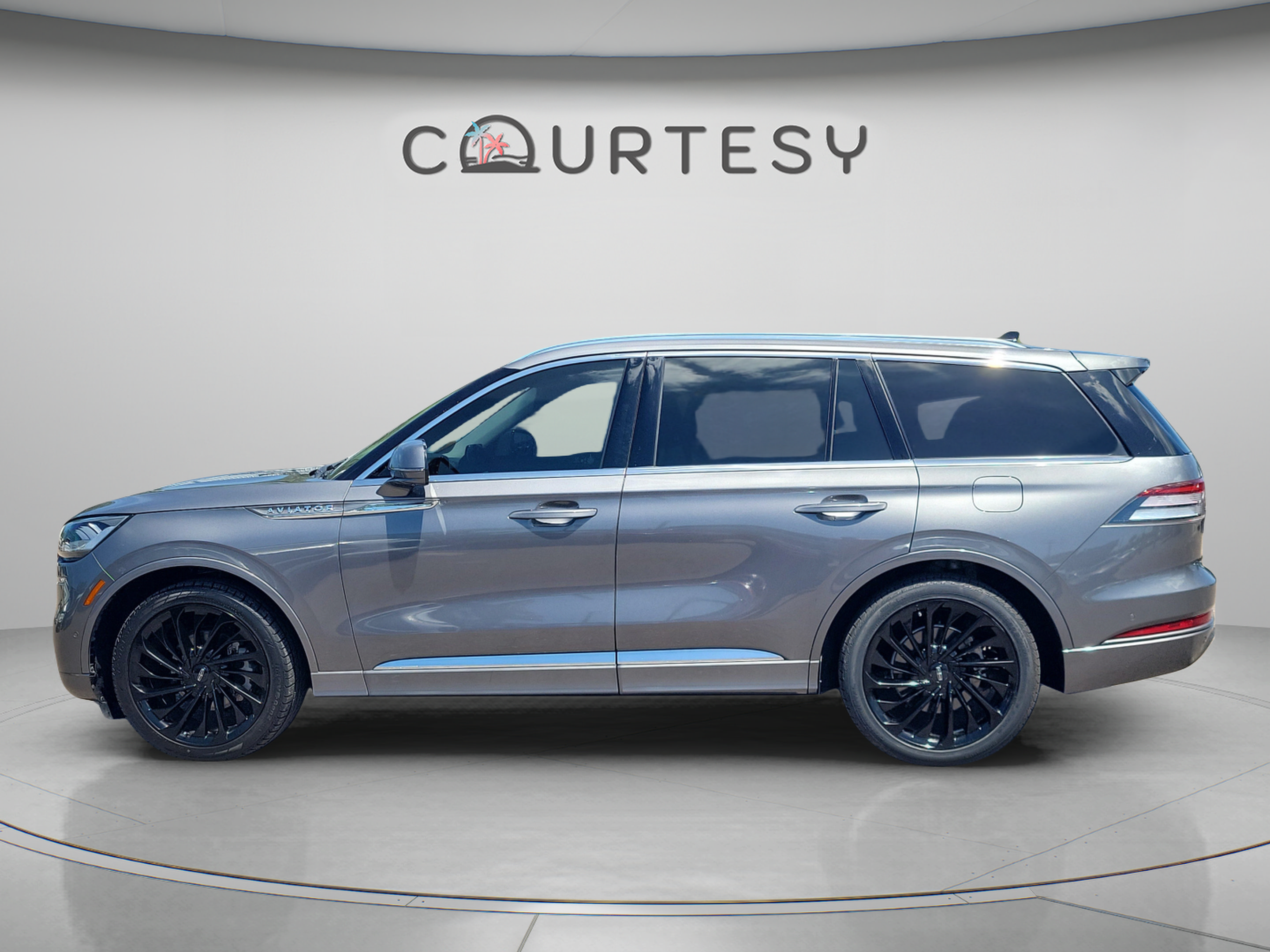 Used 2022 Lincoln Aviator Reserve w/ Equipment Group 201A RWD image 2
