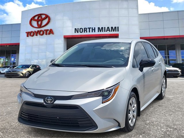 Used 2025 Toyota Corolla LE image 2