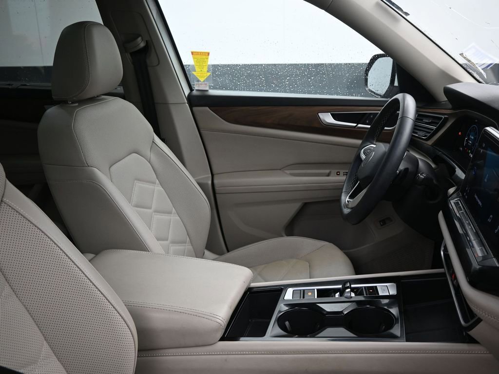 Used 2024 Volkswagen Atlas SE w/ Panoramic Sunroof Package image 14