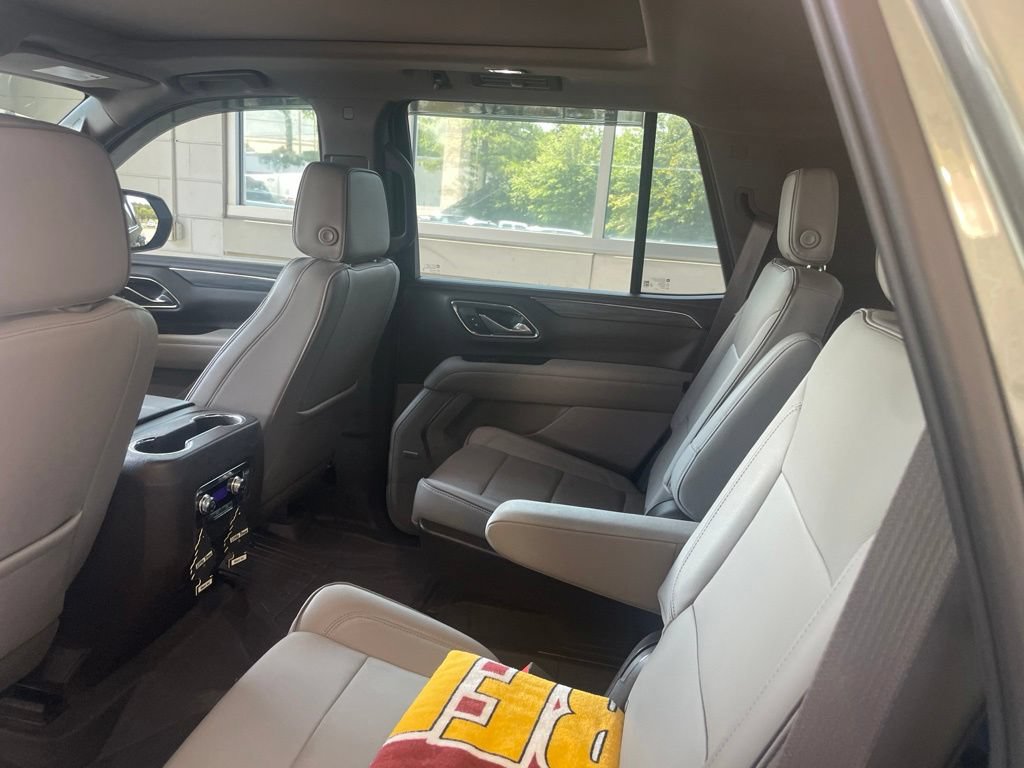 Used 2023 GMC Yukon SLT AWD/4WD image 5