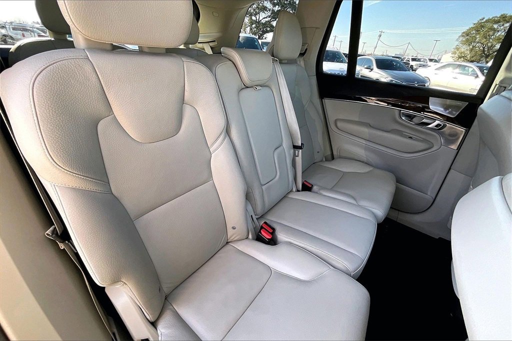 Used 2017 Volvo XC90 T6 Momentum w/ Vision Package image 22
