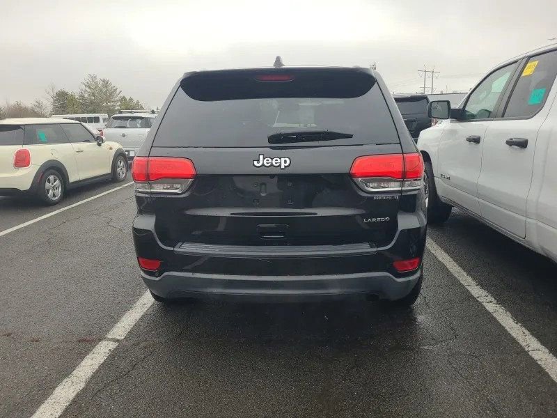 Used 2016 Jeep Grand Cherokee Laredo image 3