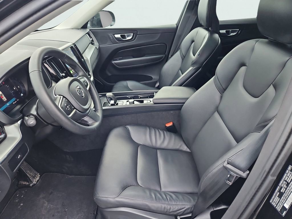 Used 2025 Volvo XC60 B5 Core image 34