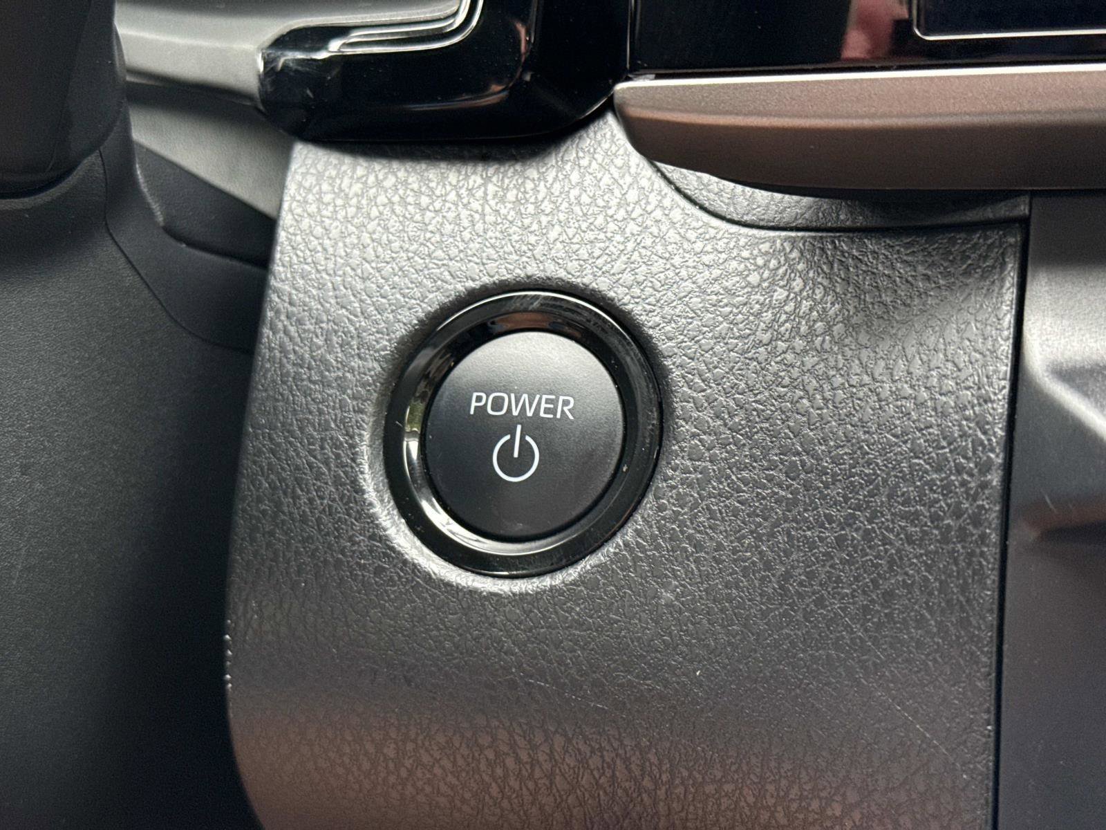 Used 2025 Toyota Camry XLE image 13