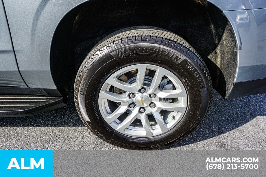 Used 2024 Chevrolet Suburban LT RWD image 17