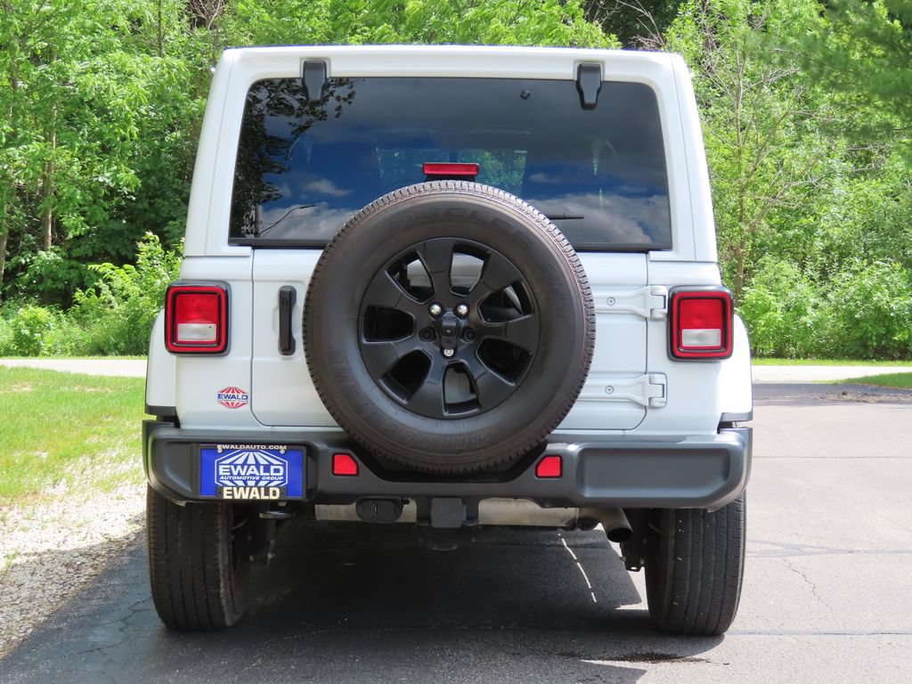 Used 2023 Jeep Wrangler Unlimited Sahara w/ Cold Weather Group AWD/4WD image 16