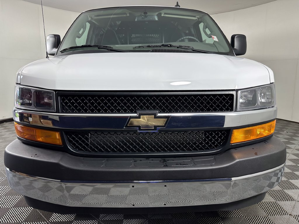 Used 2025 Chevrolet Express 2500 w/ Driver Convenience Package RWD image 8