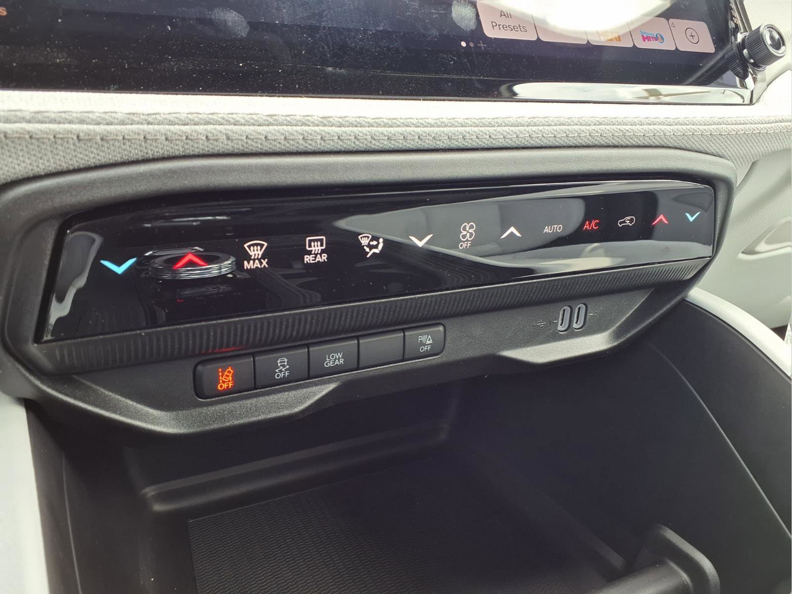 New 2026 Jeep Cherokee Laredo AWD/4WD image 14