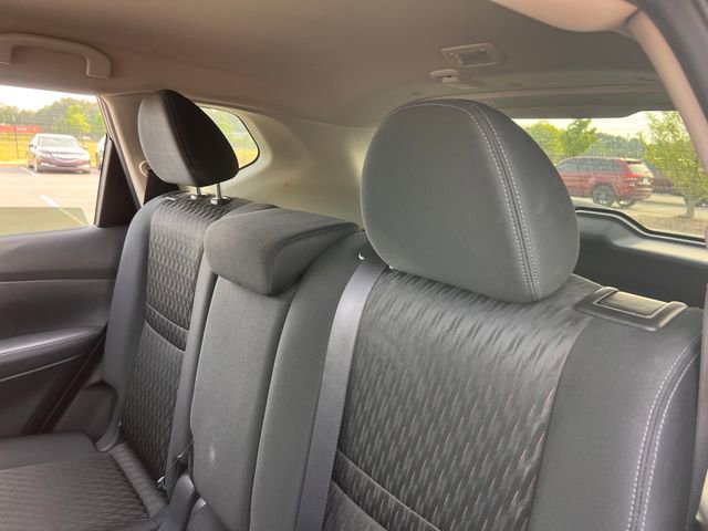 Used 2018 Nissan Rogue SV FWD image 19