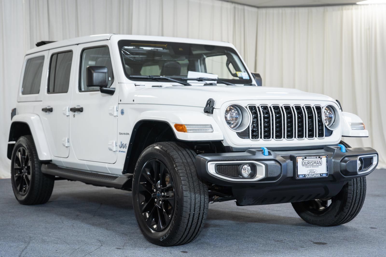 Used 2024 Jeep Wrangler Unlimited Sahara AWD/4WD image 1
