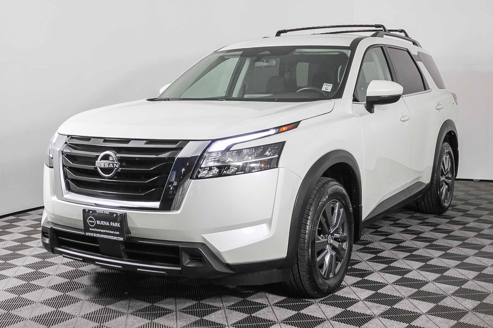 Used 2022 Nissan Pathfinder SV image 3