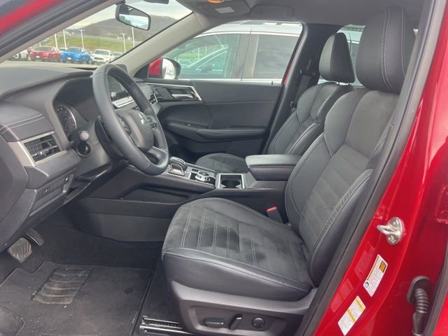 Used 2023 Mitsubishi Outlander SE image 8